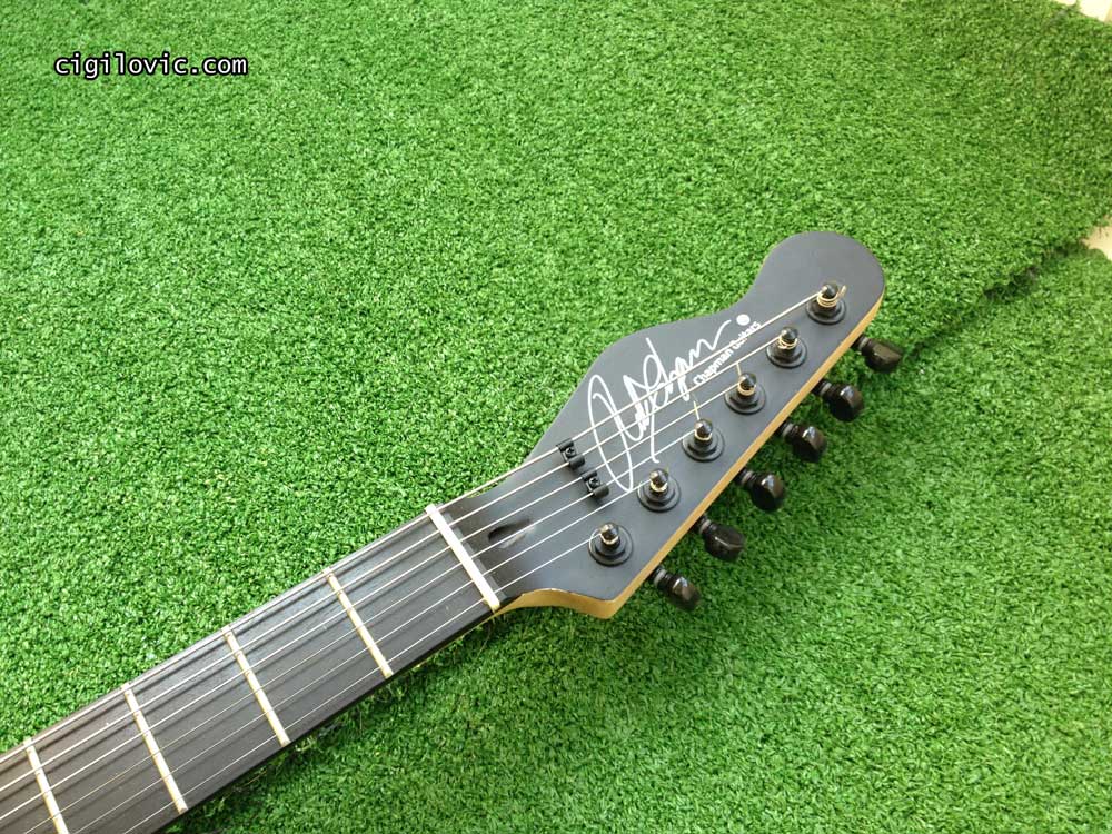 ML1, reverse T-style headstock
