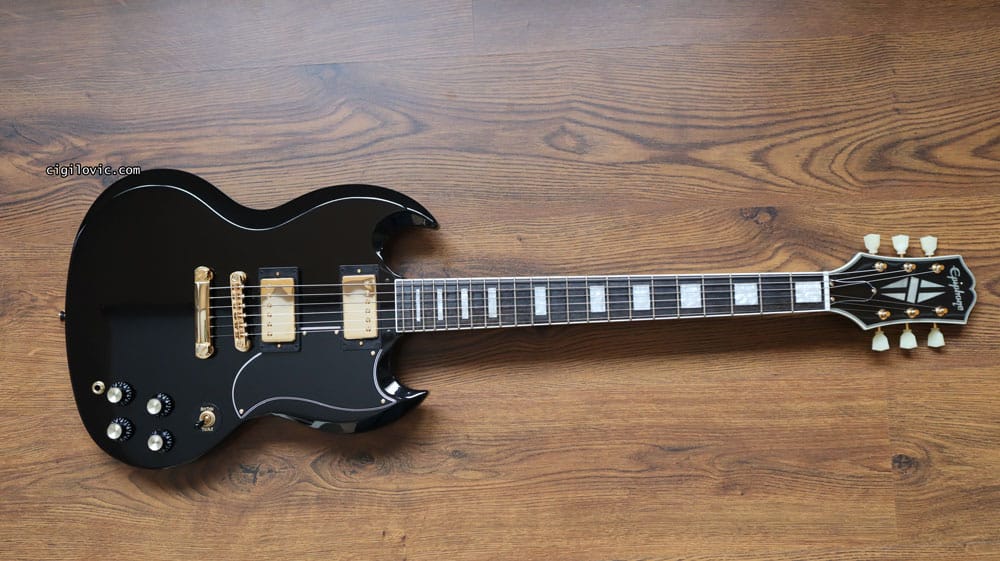 Epiphone SG Custom Ebony, main on the floot
