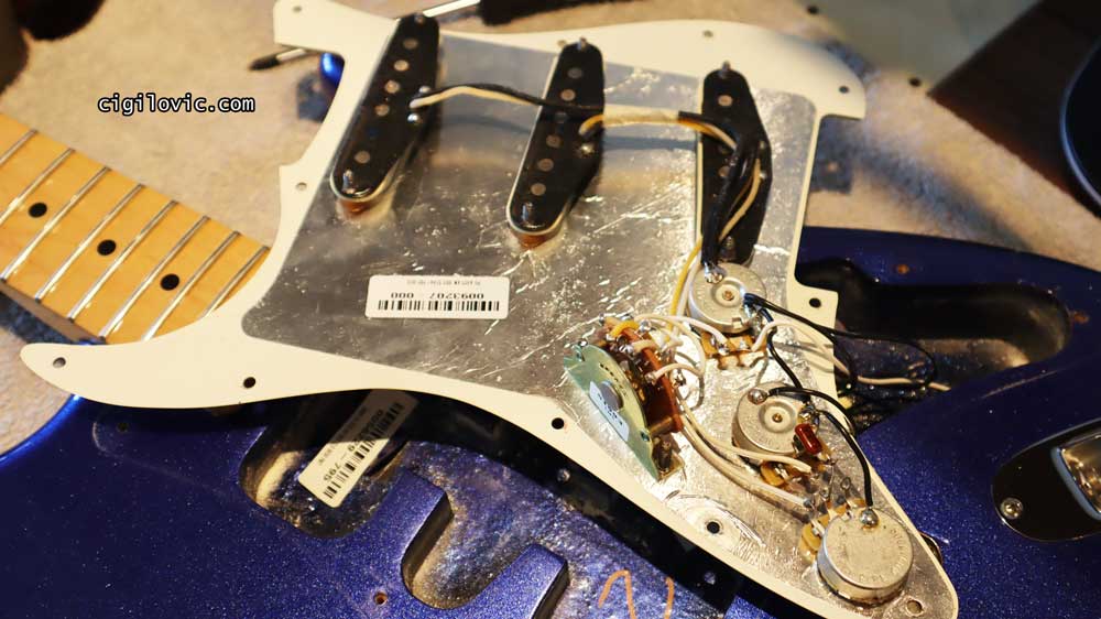 Fender USA Standard, pickguard harness