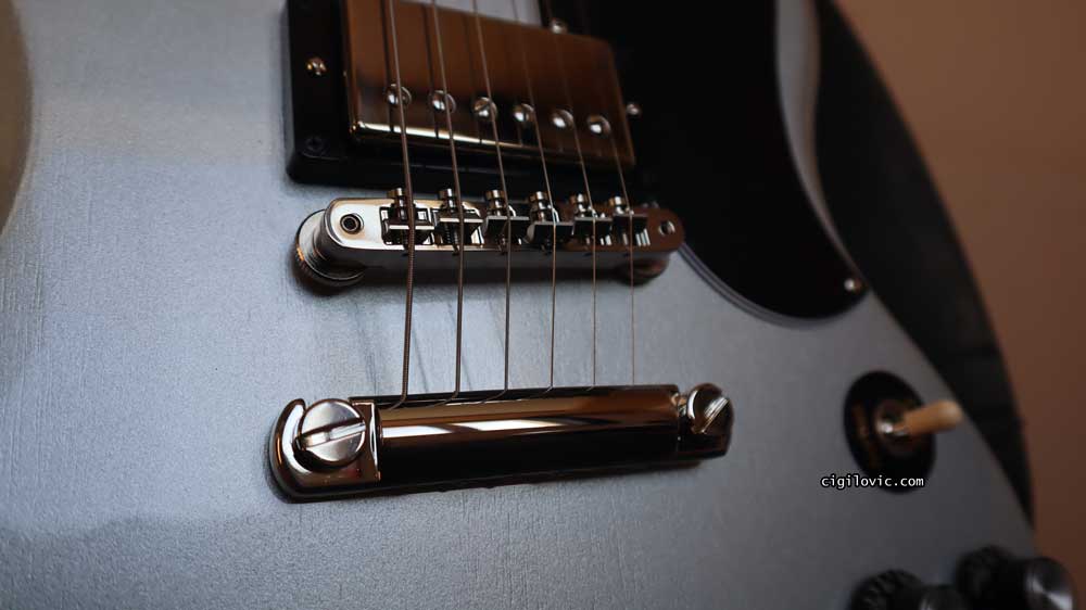 Gibson bridge & body close up