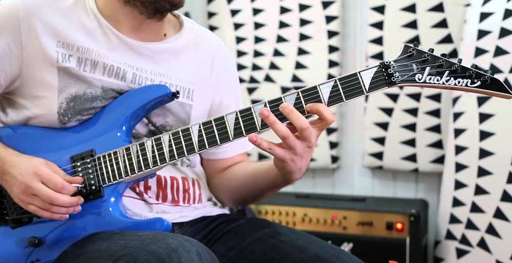 MyDukkan guitar player MyDukkan guitar player