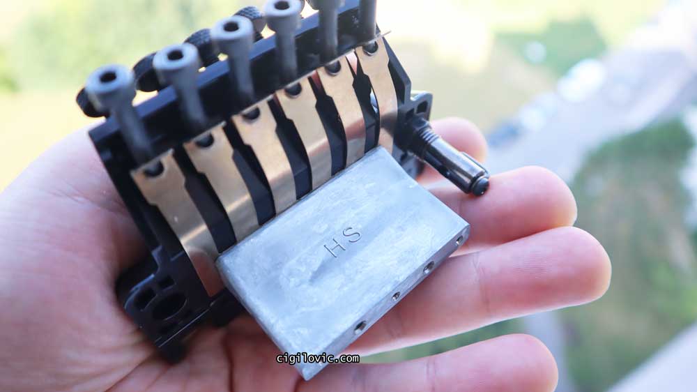 Edge tremolo bottom, HS sign