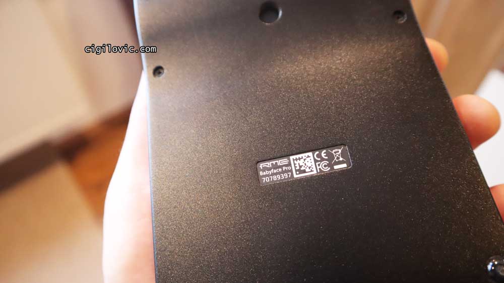 Bottom chassis, serial number