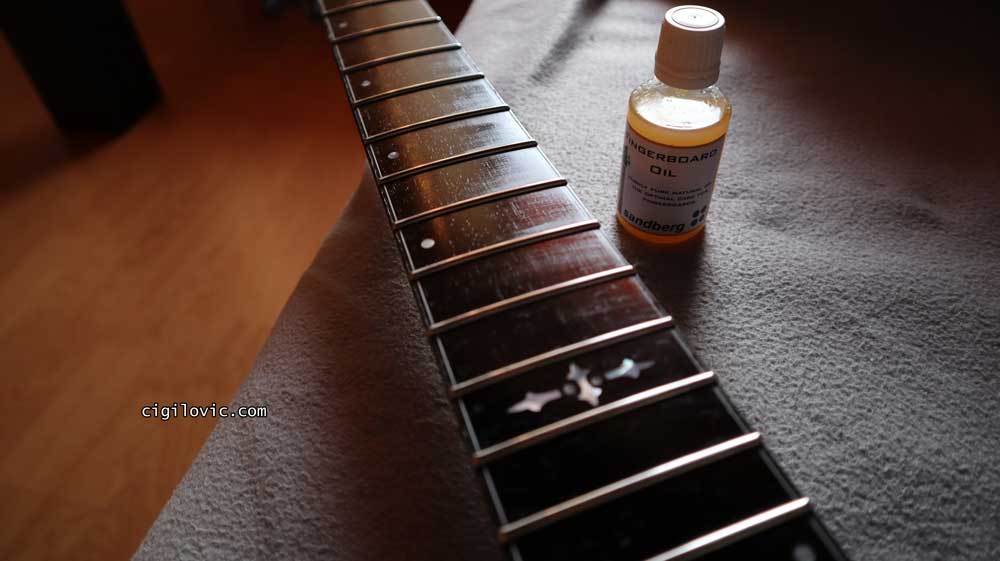 Sandberg Fingerboard Oil with my Schecter Hellraiser Hybrid PT-7 Ebony Fingerboard