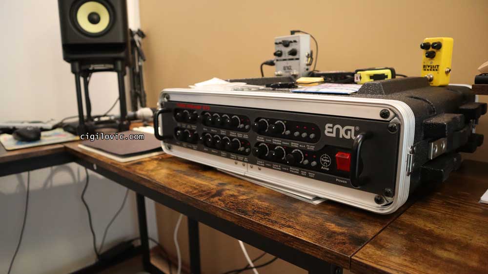 Rack case, lid off, side angle